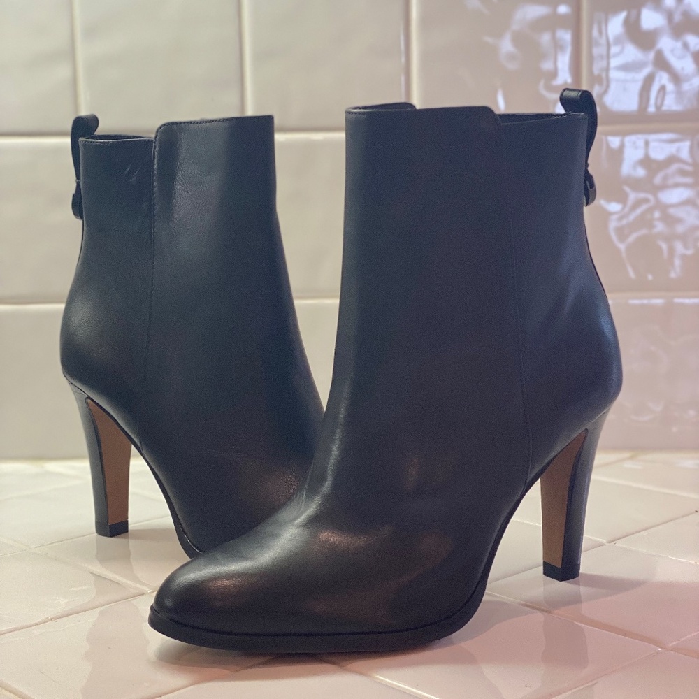 GORGEOUS COACH CLASSIC BLACK CALF SKIN LEATHER ANKLE BOOT: BRAND NEW IN BOX - Picture 4 of 13